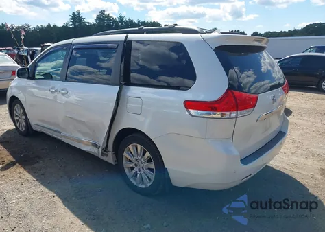 2011 Toyota Sienna Limited z USA, uszkodzony, nr VIN 5TDDK3DC5BS018611